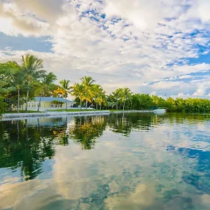 Coconut Mallory And Marina Cayo Hueso